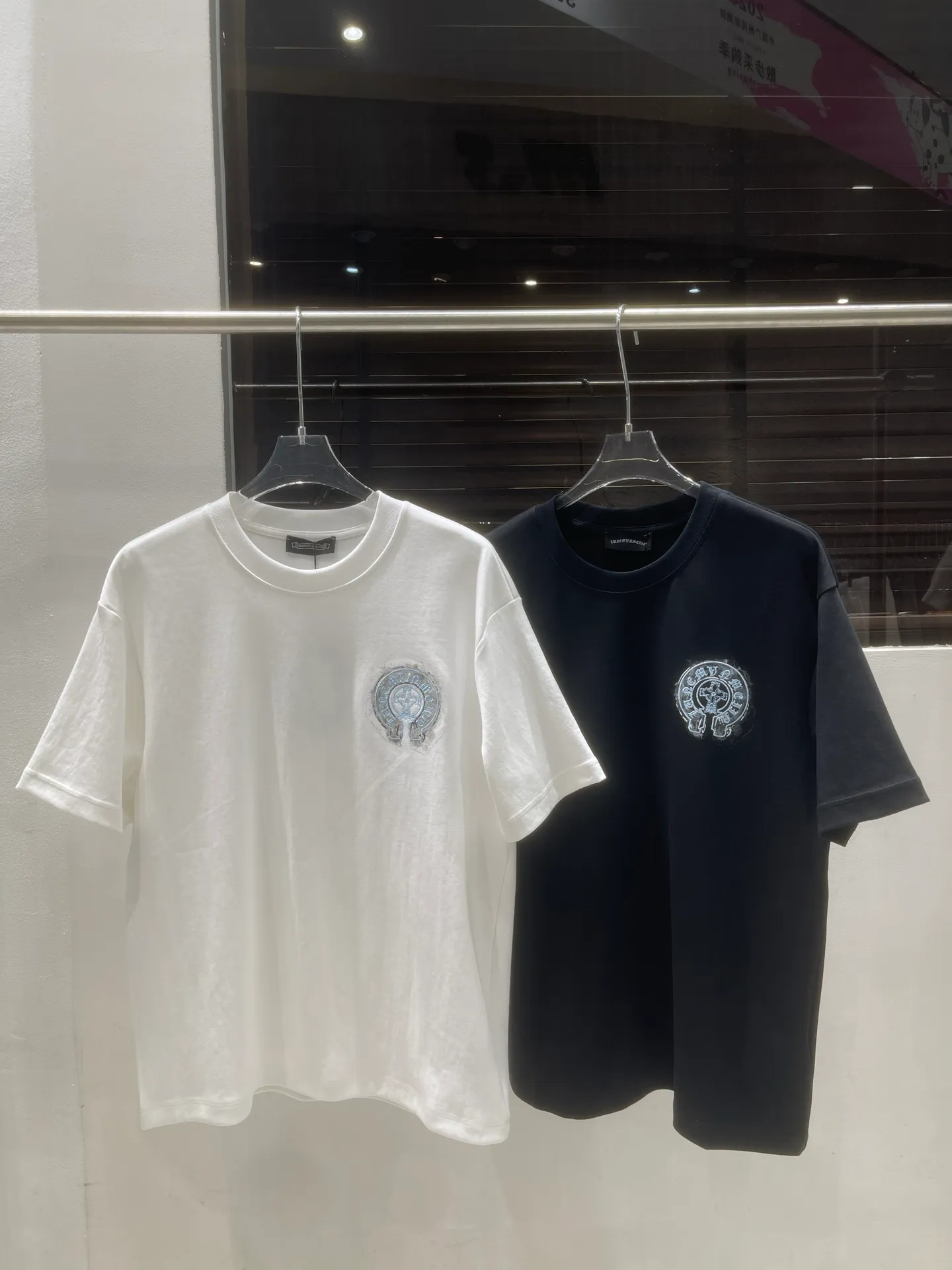 T ， ， 。 White（ + ） Black（ + ） 。 Same Style :White Black Sizes:M~3XL :6035